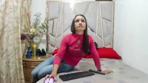 Snapshot of daniela_casallass chatting on 07/06/26, 11:07 Daniela online show from 07/06/26, 11:07