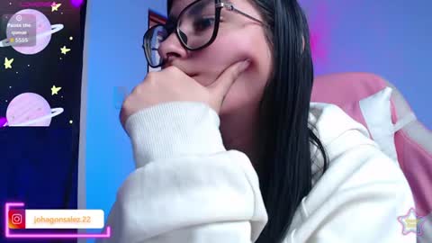 Snapshot of daniela_cute22 chatting on 06/08/26, 04:18 DANIELA online show from 06/08/26, 04:18