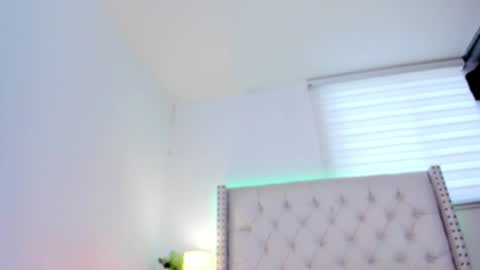  independent model   online show from 01/10/25, 08:26