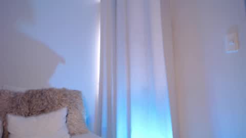 Snapshot of daniela_valencia chatting on 10/09/25, 05:11 Lucia online show from 10/09/25, 05:11