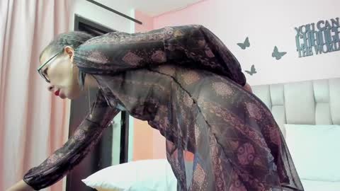 Snapshot of daniela_xue chatting on 02/01/25, 11:48 lorena online show from 02/01/25, 11:48