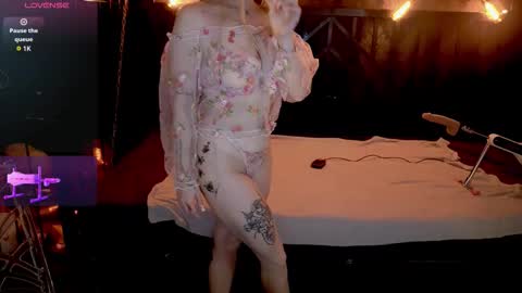 Snapshot of danielareign chatting on 03/13/26, 02:45 danielareign online show from 03/13/26, 02:45