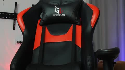 Snapshot of danielkraig_for_u chatting on 02/25/25, 04:24 Daniel Kraig online show from 02/25/25, 04:24