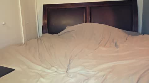 Snapshot of daniellbisous chatting on 09/23/25, 12:57 daniellbisous online show from 09/23/25, 12:57