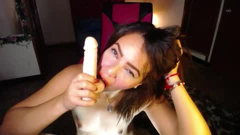 Snapshot of danielle_rose_ chatting on 02/10/26, 02:54 Angie online show from 02/10/26, 02:54