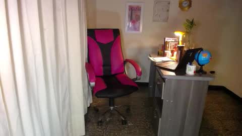 Snapshot of danielle_rose_ chatting on 03/09/26, 06:34 Angie online show from 03/09/26, 06:34