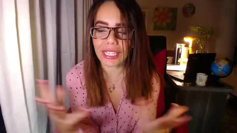 Angie online show from 06/06/26, 07:07
