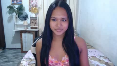 daniellelux online show from 06/22/26, 05:48
