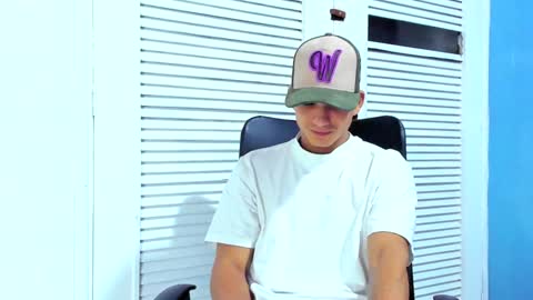 Dani online show from 02/04/25, 03:44