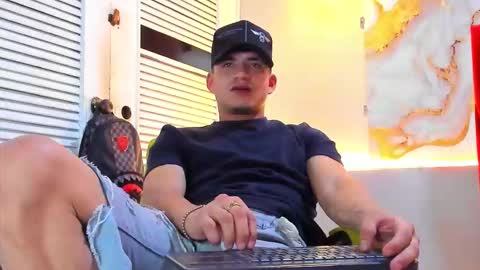 Dani online show from 11/28/25, 04:15