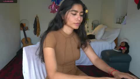 danalle .. online show from 12/16/25, 05:29