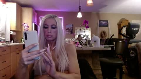 Snapshot of danikawhite69 chatting on 05/24/26, 11:37 DanikaWhite69 online show from 05/24/26, 11:37