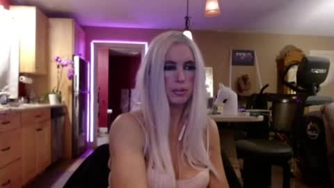 Snapshot of danikawhite69 chatting on 05/27/26, 12:13 DanikaWhite69 online show from 05/27/26, 12:13