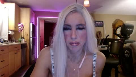 Snapshot of danikawhite69 chatting on 06/09/26, 12:50 DanikaWhite69 online show from 06/09/26, 12:50