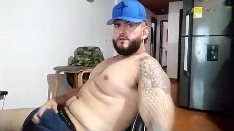 daniloh_xxx online show from 10/28/25, 02:20