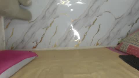 INSTAGRAM  Minni Moom online show from 11/20/25, 08:47