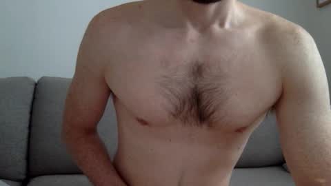 Snapshot of danishguysdicks chatting on 10/28/25, 07:34 Buzzy online show from 10/28/25, 07:34