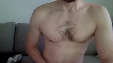 Snapshot of danishguysdicks chatting on 11/22/25, 02:27 Buzzy online show from 11/22/25, 02:27