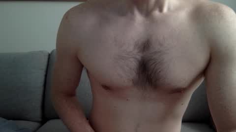 Snapshot of danishguysdicks chatting on 02/20/26, 10:27 Buzzy online show from 02/20/26, 10:27