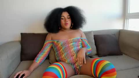 Snapshot of danisweet_ chatting on 05/26/26, 08:27 dani online show from 05/26/26, 08:27