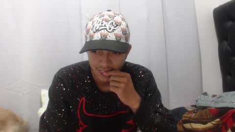 Snapshot of danivoyeur21 chatting on 11/29/25, 08:39 daniel segura online show from 11/29/25, 08:39