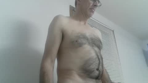 danl20012001 online show from 10/21/25, 02:34