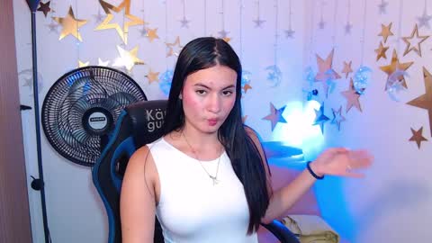 Snapshot of danna_club chatting on 03/31/26, 02:35 DANNA CLUB online show from 03/31/26, 02:35