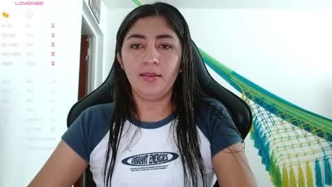 Snapshot of danna_peterson chatting on 04/12/26, 07:52 Danna online show from 04/12/26, 07:52