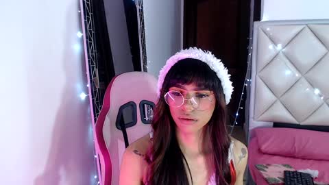Snapshot of dannadoll69 chatting on 12/26/24, 11:54 Dannamunoz130 online show from 12/26/24, 11:54