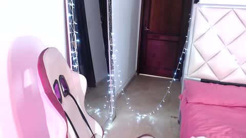 Snapshot of dannadoll69 chatting on 12/27/24, 12:34 Dannamunoz130 online show from 12/27/24, 12:34