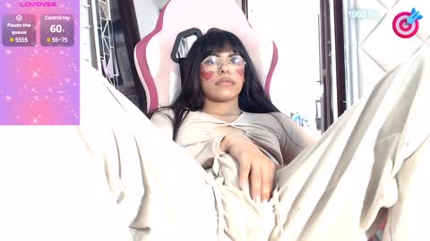 Snapshot of dannadoll69 chatting on 02/03/25, 02:34 Dannamunoz130 online show from 02/03/25, 02:34