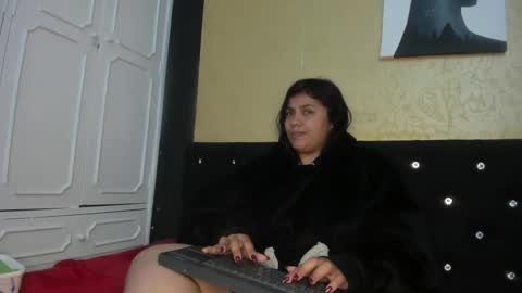 Danna Garza online show from 02/09/25, 10:42