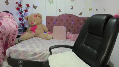 Danna Sofia jeins online show from 05/09/26, 02:22
