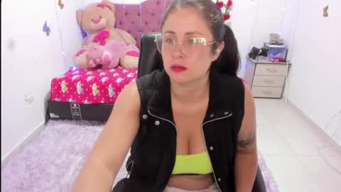 Danna Sofia jeins online show from 06/16/26, 03:14