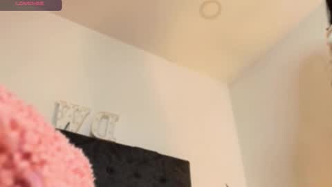 Danna Wells online show from 10/23/25, 01:43