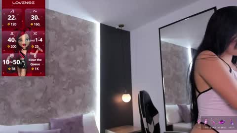 Snapshot of danne_bratz_ chatting on 10/31/25, 03:35 D A N N A online show from 10/31/25, 03:35