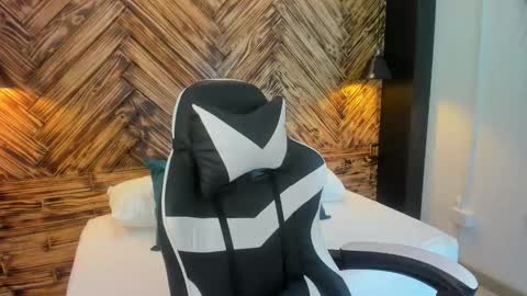 Snapshot of danne_bratz_ chatting on 11/07/25, 07:25 D A N N A online show from 11/07/25, 07:25