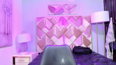 danniakross online show from 09/20/25, 04:46