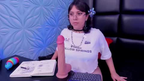 Snapshot of dannixxxluv chatting on 03/13/26, 07:04 Dannixxx online show from 03/13/26, 07:04