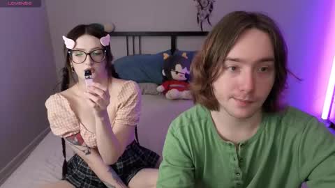 Snapshot of danny_and_ellen chatting on 02/05/26, 06:01 danny and ellen online show from 02/05/26, 06:01