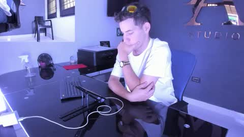 Snapshot of danny_and_lara chatting on 09/28/25, 04:34 danny_and_lara online show from 09/28/25, 04:34
