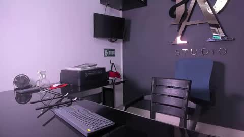 Snapshot of danny_and_lara chatting on 09/30/25, 02:11 danny_and_lara online show from 09/30/25, 02:11