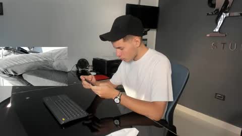 Snapshot of danny_and_lara chatting on 10/06/25, 06:49 danny_and_lara online show from 10/06/25, 06:49