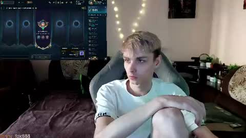 Snapshot of danny_fox888 chatting on 06/19/26, 02:10 Daniel online show from 06/19/26, 02:10