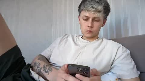 Snapshot of danny_love01 chatting on 04/11/26, 01:37 danny online show from 04/11/26, 01:37