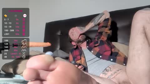 Snapshot of danooo1984 chatting on 12/21/25, 08:43 danooo1984 online show from 12/21/25, 08:43