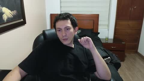 Snapshot of danruiz33 chatting on 02/14/25, 02:39 Dan online show from 02/14/25, 02:39