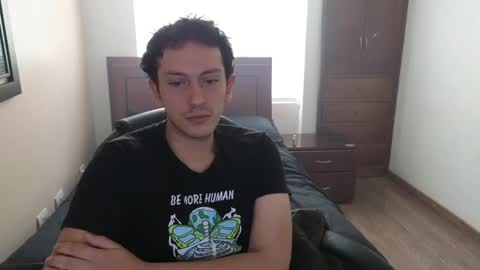 Snapshot of danruiz33 chatting on 02/19/25, 02:01 Dan online show from 02/19/25, 02:01