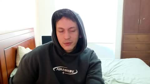 Snapshot of danruiz33 chatting on 10/21/25, 04:30 Dan online show from 10/21/25, 04:30