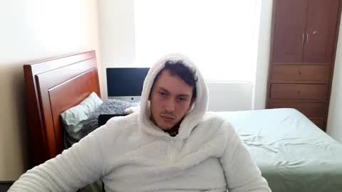 Snapshot of danruiz33 chatting on 10/24/25, 03:08 Dan online show from 10/24/25, 03:08